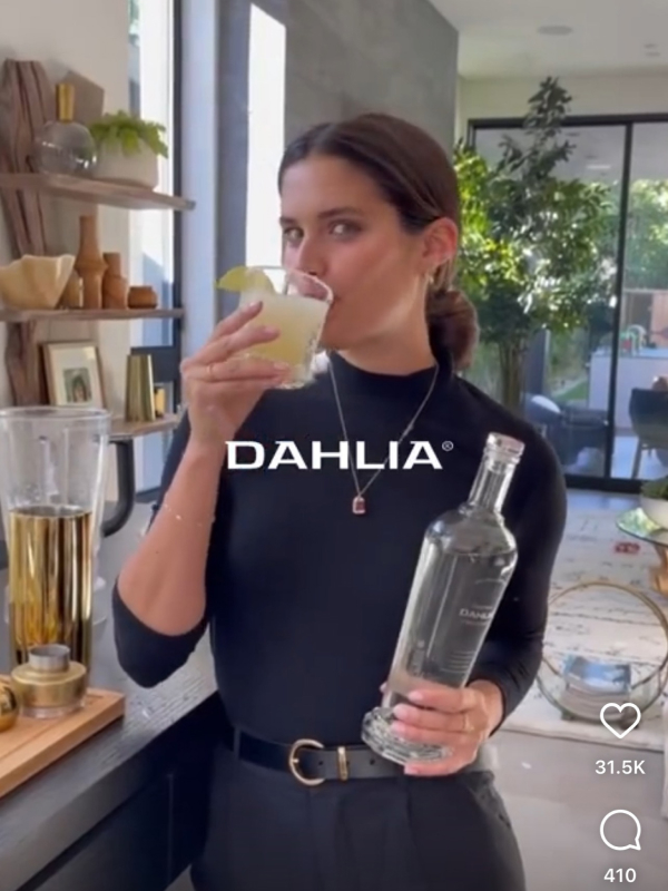 Super Model Sara Sampaio promoting Dahlia